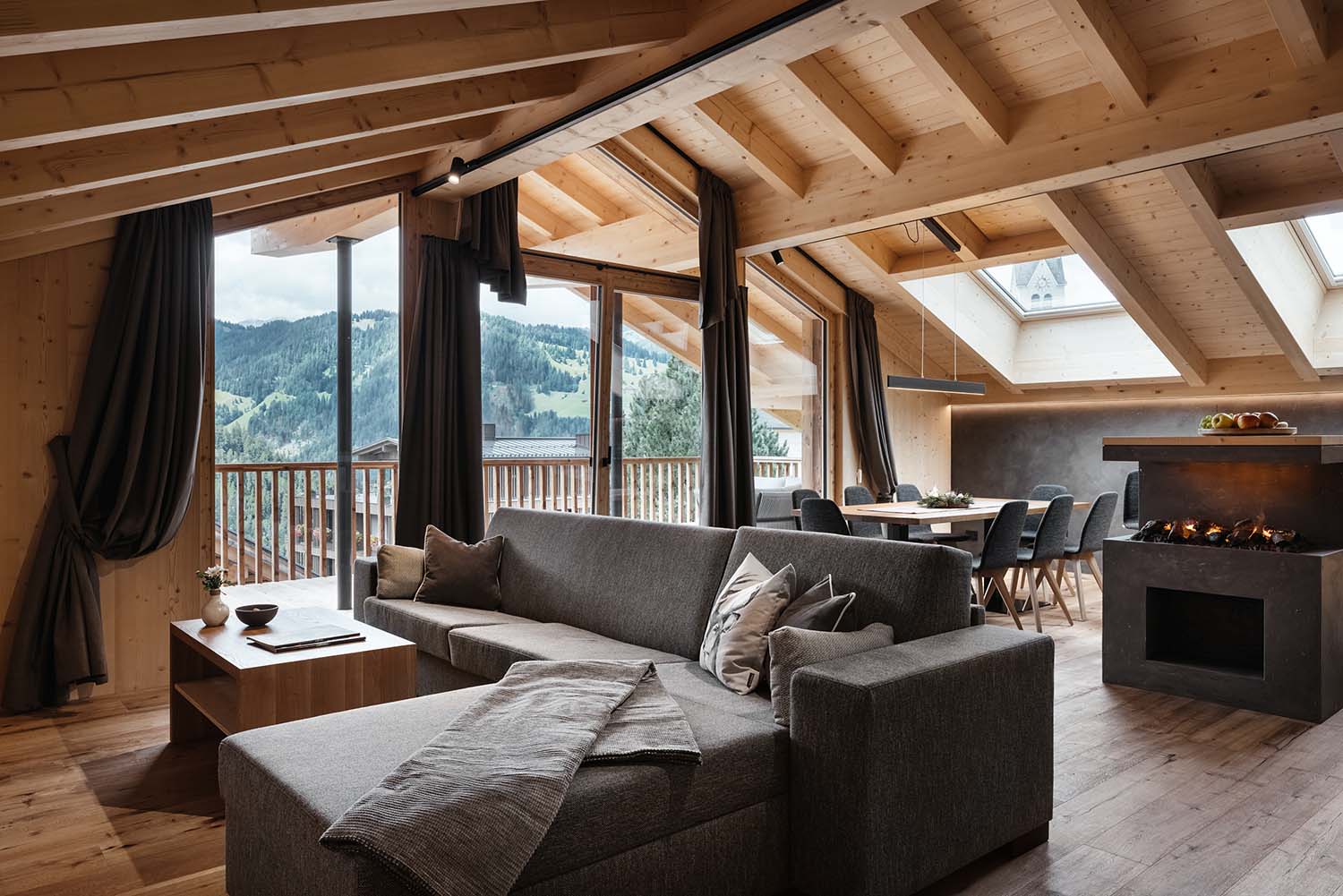 Chalet di lusso in Alta Badia - luminosa e spaziosa area soggiorno